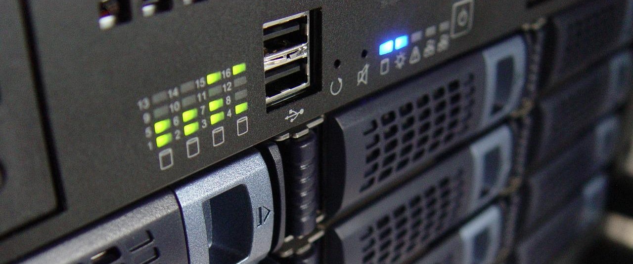 Openmadiavault es el sistema operativo basado en Debian. Trae un sistema gráfico muy amigable para gestionar nuestro NAS. Su nueva versión se basa en Debian 10. Los nuevos plugins están basados en Docker y son gestionados mediante Portainer. Por supuesto también trae problemas cuando se intenta instalar. /posts/049---omv-5/featured-imaged.jpg