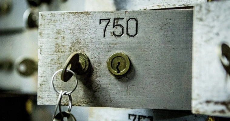 Vaults nos permite cifrar y esconder carpetas, subiendo un escalón más el nivel de seguridad de nuestra información. Es software libre, integrado perfectamente con el escritorio Plasma y muy intuitivo en su utilización. /posts/montar-una-caja-fuerte-de-plasma-al-iniciar-sesi%C3%B3n/featured-image.webp