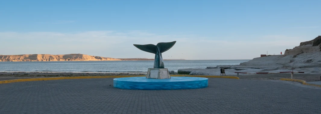 En este artículo compartiré mi experiencia recorriendo sus paisajes únicos, explorando sus playas y observando de cerca la increíble vida marina que hace tan especial y mágico a este lugar. /posts/peninsula-valdes/featured-image.webp